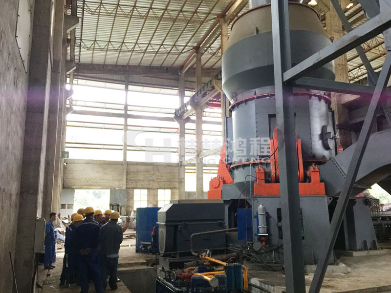 氧化鋁微粉，立式磨粉機(jī)，氧化鋁磨粉機(jī)，立磨，磨粉機(jī)價(jià)格，磨粉機(jī)械，磨粉設(shè)備，桂林鴻程