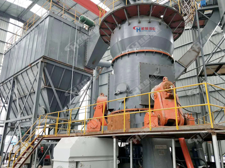 325目煅后石油焦，煅后石油焦磨粉機(jī)，立磨，立式磨粉機(jī)，石油焦磨粉機(jī)，立式磨，磨粉機(jī)價(jià)格，磨粉機(jī)廠家，客戶現(xiàn)場