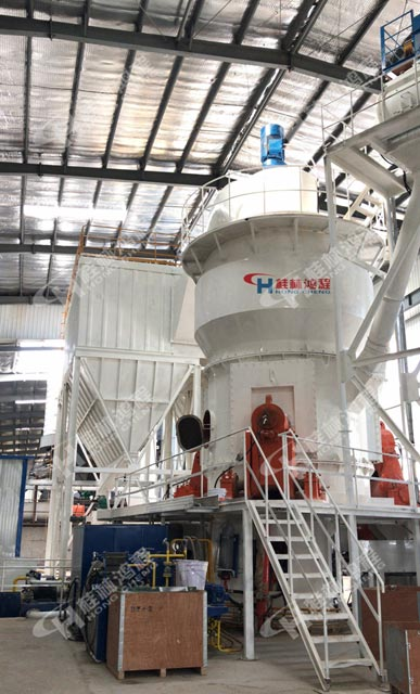 白云石干磨，立式磨粉機，白云石磨粉機，立磨，磨粉機廠家，客戶現(xiàn)場