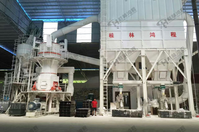 石英超細(xì)粉2400目，石英磨粉機(jī)，超細(xì)磨粉機(jī)，磨粉機(jī)價(jià)格，超細(xì)立磨，超細(xì)立式磨粉機(jī)